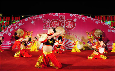 “迎新春共建美好家園”彩燈展 - 中國自貢燈會,燈會彩燈界的行業門戶網站,聚合彩燈企業提供最全的彩燈會燈展花車信息,搜羅展會活動信息和歷屆燈會集錦